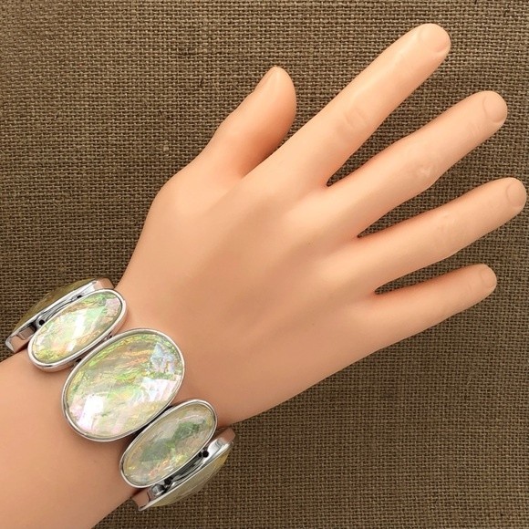 🌼Large Iridescent Foil Ovals Silver Stretch Bracelet - Picture 2 of 2